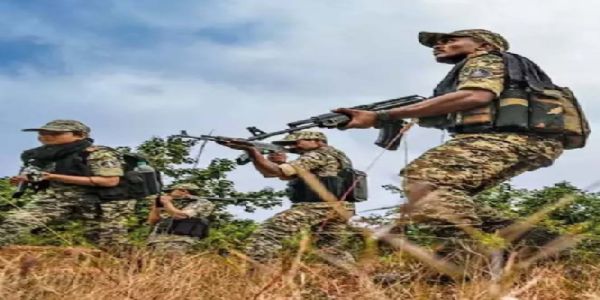 छत्तीसगढ़ के बीजापुर में मुठभेड़ में तीन नक्सली ढेर, बड़ी मात्रा में हथियार बरामद