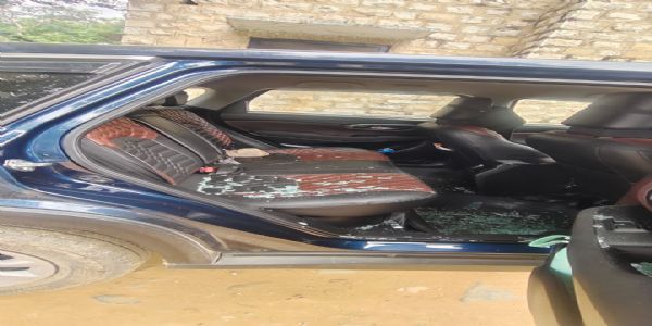 शादी समारोह में आए युवक की कार का कांच फोड़ आभूषण व नकदी चोरी