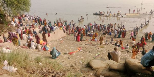 पुरानी काशी भोगांव में भक्तों ने किया गंगा स्नान