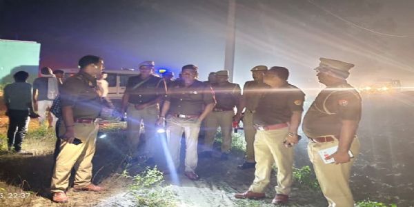 जाैनपुर में प्रेम प्रसंग के चलते युवती की गला रेतकर हत्या