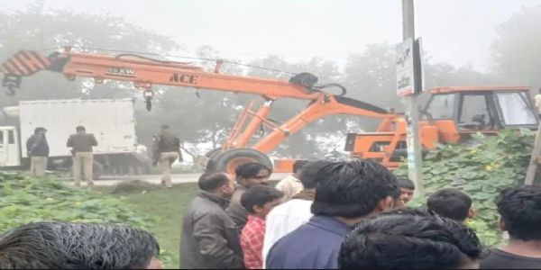 (अपडेट) उप्र के बहराइच सड़क हादसे में दंपति समेत चार लोगों की मौत