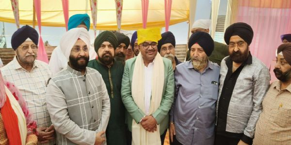 गुरु नानक देव के उपदेश समाज को एकता, सद्भाव, मानवता और सेवा के मार्ग पर चलने की देते हैं प्रेरणा : जिलाधिकारी