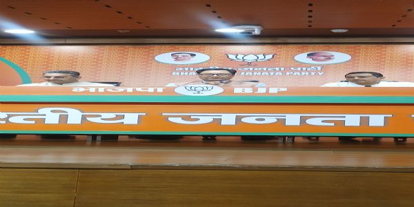 भाजपा का पलटवार, विदेशी ताकतों के हाथों खेल रहे हैं राहुल गांधी