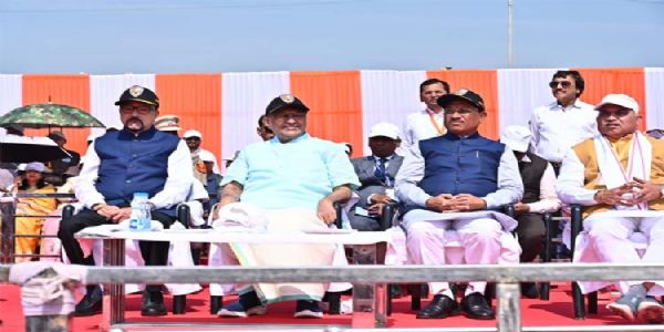 छत्तीसगढ़ राज्योत्सव पर वायु सेना की टीम का रोमांचक एयर शो, आसमान में गूंजा 