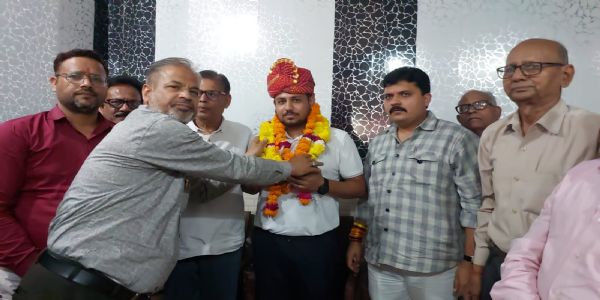 श्री पोरवाल समाज ने सीए परीक्षा पास करने पर वैभव गुप्ता का किया सम्मान