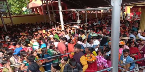 कार्तिक पूर्णिमा के अवसर पर रामगढ़ के रजरप्पा में उमड़ी श्रद्धालुओं की भीड़