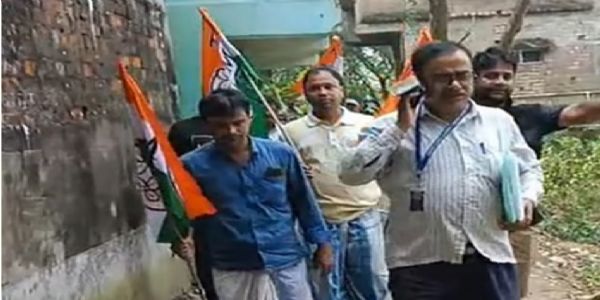 एसआईआर प्रक्रिया के दौरान तृणमूल समर्थकों पर लगा बीएलओ के साथ चलने का आरोप, खानाकुल में राजनीतिक तूफ़ान