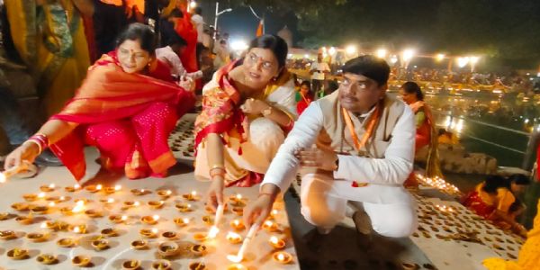 बेलवाई शिव धाम पर डेढ़ लाख दीप प्रज्ज्वलित