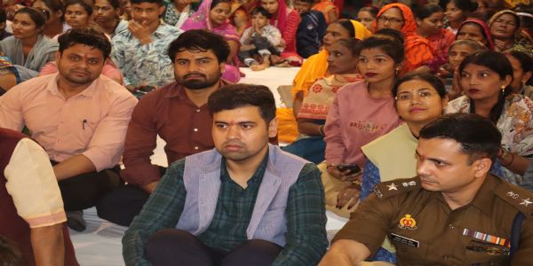 बेरिया घाट पर गंगा आरती में शामिल हुए डीएम और विधायक