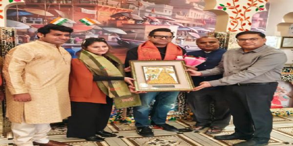 पूर्व अंतरराष्ट्रीय क्रिकेटर आकाश चोपड़ा पहुंचे वाराणसी, स्वागत से हुए अभिभूत