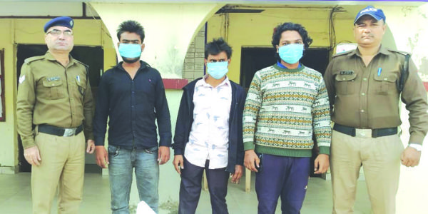 कंपनी से चोरी करने वाले तीन गिरफ्तार, सामान बरामद