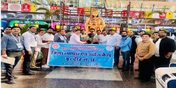 मप्र से एमएसएमई के फार्मा उद्योग प्रतिनिधियों का दल हैदराबाद फार्मा सेज के अध्ययन दौरे पर हुआ रवाना