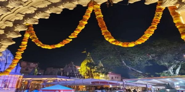 मुख्यमंत्री योगी आदित्यनाथ नमो घाट से बजड़े पर सवार होकर गंगा का देखेंगे विहंगम नजारा