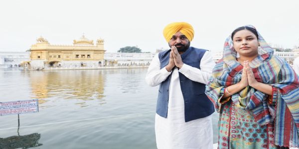 पंजाब के मुख्यमंत्री ने सचखंड हरिमंदिर साहिब में माथा टेका