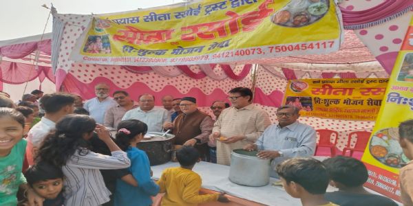 सीता रसोई ने कार्तिक पूर्णिमा पर किया खिचड़ी वितरण