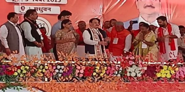 चुनावी मंच पर जेपी नड़्डा चुनावी मंच पर जेपी नड़्डा