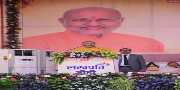 लखपति दीदी सम्मेलन संबोधित करते उपराष्ट्रपति सी.पी. राधाकृष्णन