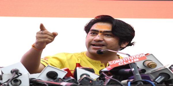 बागेश्वर धाम के पीठाधीश्वर धीरेन्द्र शास्त्री महाराज प्रेसवार्ता करते हुए बागेश्वर धाम के पीठाधीश्वर धीरेन्द्र शास्त्री महाराज प्रेसवार्ता करते हुए