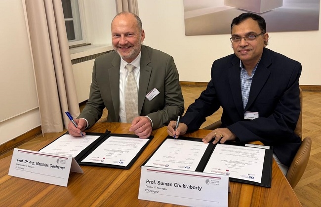 आईआईटी खड़गपुर और जर्मनी की राइनमेन यूनिवर्सिटीज़ के अधिकारी आईआईटी खड़गपुर और जर्मनी की राइनमेन यूनिवर्सिटीज़ के अधिकारी