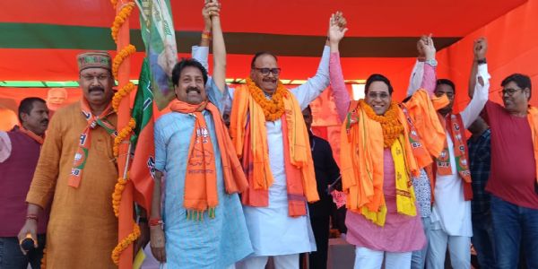 एनडीए प्रत्याशी विनय बिहारी कलाकारों के प्रेरणास्रोत, देशभक्ति हमारी पहचान - निरहुआ