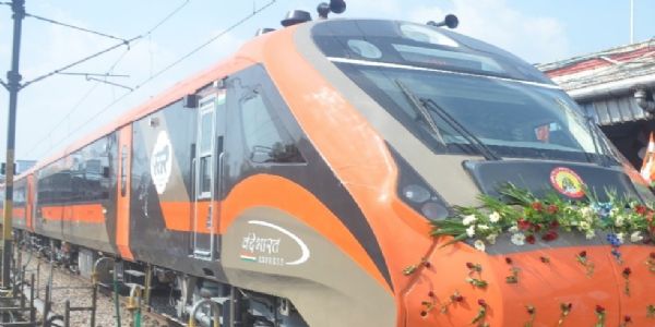 मुरादाबाद रेल मंडल को मिली एक और वंदे भारत एक्सप्रेस