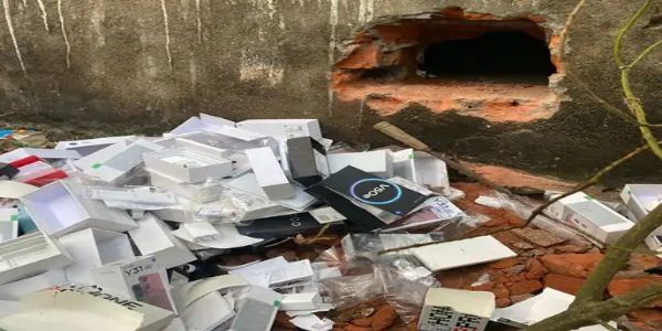 अंबिकापुर : दीवार तोड़कर दुकान में घुसे चोर, महंगे मोबाइल समेटकर फरार