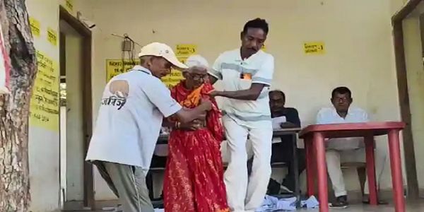 मुंगेर जिले के भीमबांध इलाके में 20 साल बाद मनाया गया लोकतंत्र का जश्न