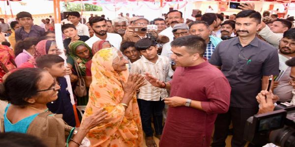 कच्छ के सरहदी गांवों और खमीरवंत ग्रामीणों ने देश की सीमाओं को सुरक्षित रखा है : हर्ष संघवी