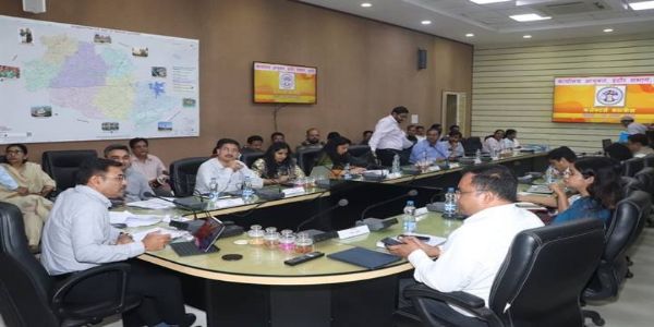 सीएम हेल्पलाईन पर जीरों प्रकरण करने वाले कलेक्टर को अतिरिक्त नम्बर दिए जाएंगे : संभागायुक्त डॉ. खाडे