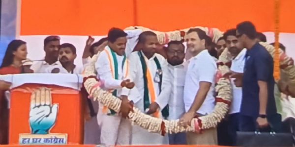 राहुल गांधी ने कहा – बिहार की सरकार दिल्ली के रिमोट से चल रही है