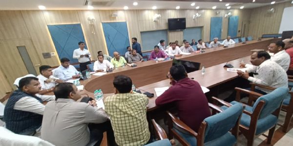 गोरखपुर में विरासत गलियारा परियोजना पर मंडलायुक्त ने की समीक्षा बैठक