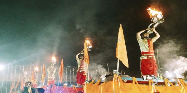 देव दीपावली पर त्रिशूलिया घाट 5051 दीपों से जगमगाया,हुआ भव्य महाआरती