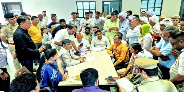 पानीपत में शिक्षा मंत्री महिपाल ढांडा ने सुनी लोगों की समस्याएं