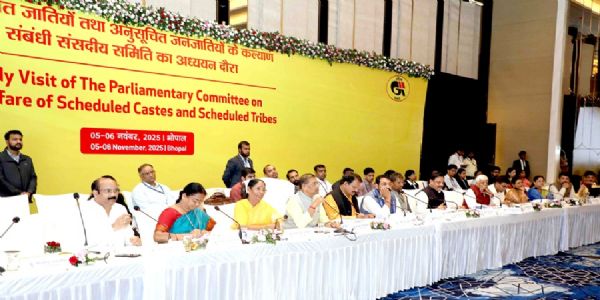 मप्र : संसदीय समिति ने जनजातीय क्षेत्रों में साक्षरता और कौशल बढ़ाने पर दिया जोर