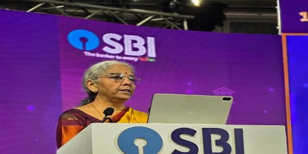 भारत को बड़े और विश्वस्तरीय बैंकों की जरूरत: वित्त मंत्री