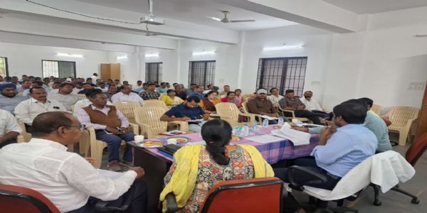 धान खरीदी केवल प्रशासनिक दायित्व नहीं, किसानों के प्रति हमारी जवाबदेही : कलेक्टर