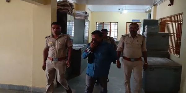 बागडोगरा के बैंगडूबी आर्मी कैंप से बांग्लादेशी गिरफ्तार