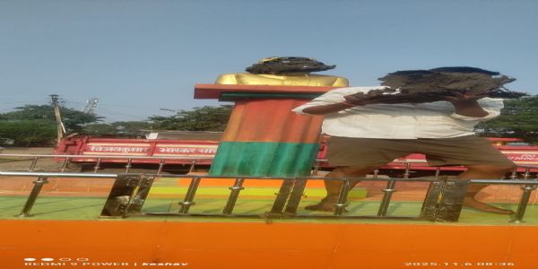 धमतरी:अटल की प्रतिमा पर फेंकी मिट्टी, ग्रामीणों में आक्रोश