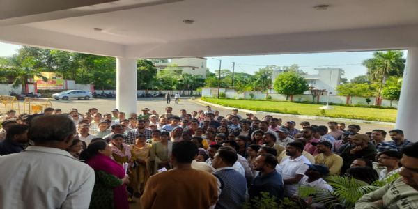 शहडोल: पटवारी संघ ने कलेक्टर के खिलाफ संभागयुक्त से लगाई गुहार, शीघ्र वेतन दिलाने की मांग की