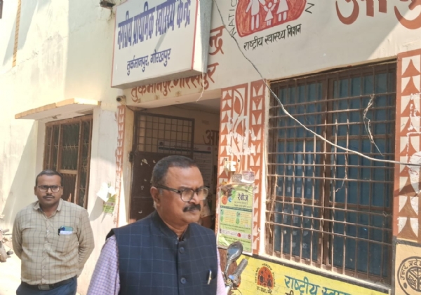 एम्बुलेंस में उपलब्ध दवाओं, सुविधाओं और रिकॉर्ड आदि की जांच की