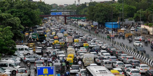 सुब्रतो पार्क एयरफोर्स स्टेशन के पास सड़क चौड़ीकरण शुरू सुब्रतो पार्क एयरफोर्स स्टेशन के पास सड़क चौड़ीकरण शुरू