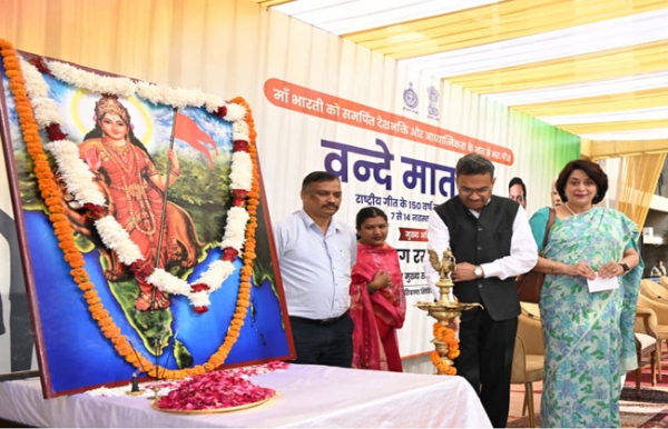 हरियाणा के मुख्य सचिव राष्ट्रीय गीत के 150 साल पूरे हाेने पर आयाेजित कार्यक्रम का उदघाटन करते हुए