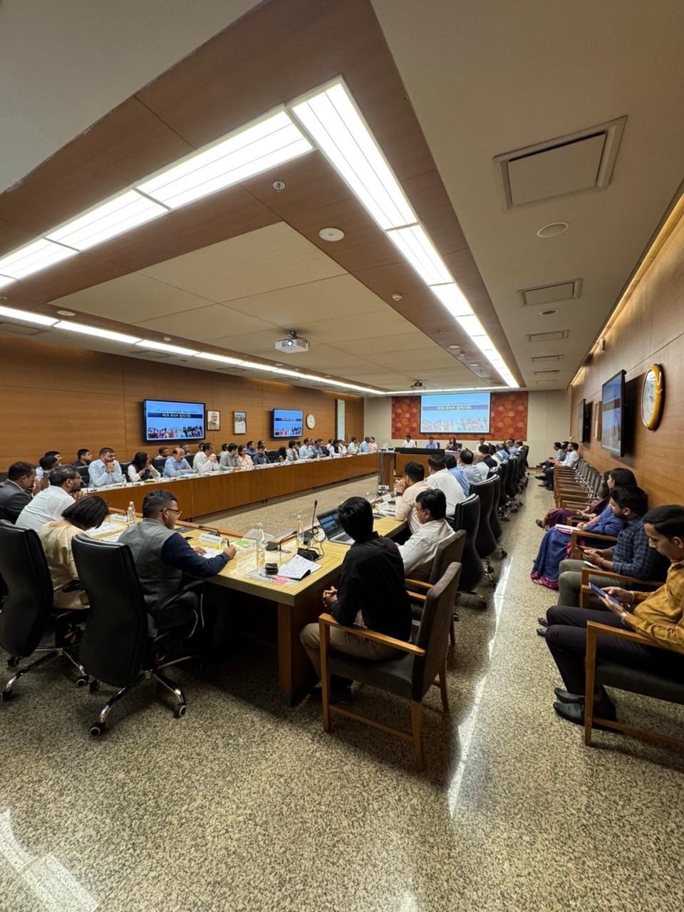 गुजरात में चल रहे एसआईआर की समीक्षा