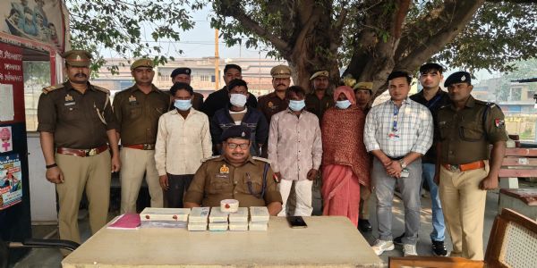 ट्रेनों में चोरी करने वाले गिरोह के मां-बेटा सहित चार गिरफ्तार