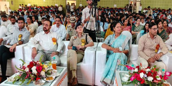 नारनौल में राष्ट्रीय गीत के 150 वर्ष पूरे होने पर एक साथ गूंजा ‘वंदे मातरम’