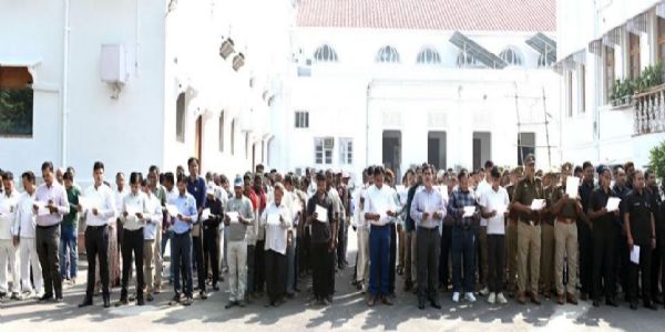 ‘वंदे मातरम‘ गान के 150 वर्ष पूर्ण होने पर राजभवन में हुआ सामूहिक गायन