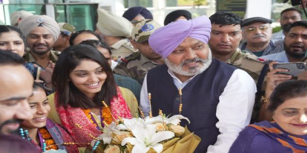 महिला क्रिकेट टीम की खिलाड़ी पहुंची चंडीगढ़, हुआ स्वागत