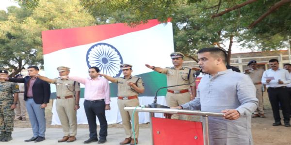 (अपडेट) गुजरात के उपमुख्यमंत्री संघवी ने सरहदी गाँव मोटी छेर में जवानों के साथ किया सामूहिक राष्ट्रगीत