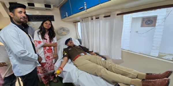 पुलिस अधीक्षक कार्यालय में रक्तदान शिविर