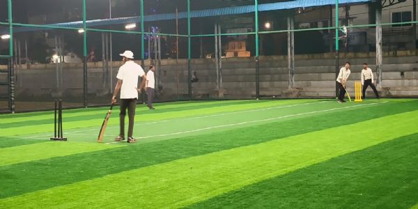 धमतरी : शहर के युवा अब खेलेंगे बॉक्स क्रिकेट, महापौर रामू रोहरा ने किया शुभारंभ